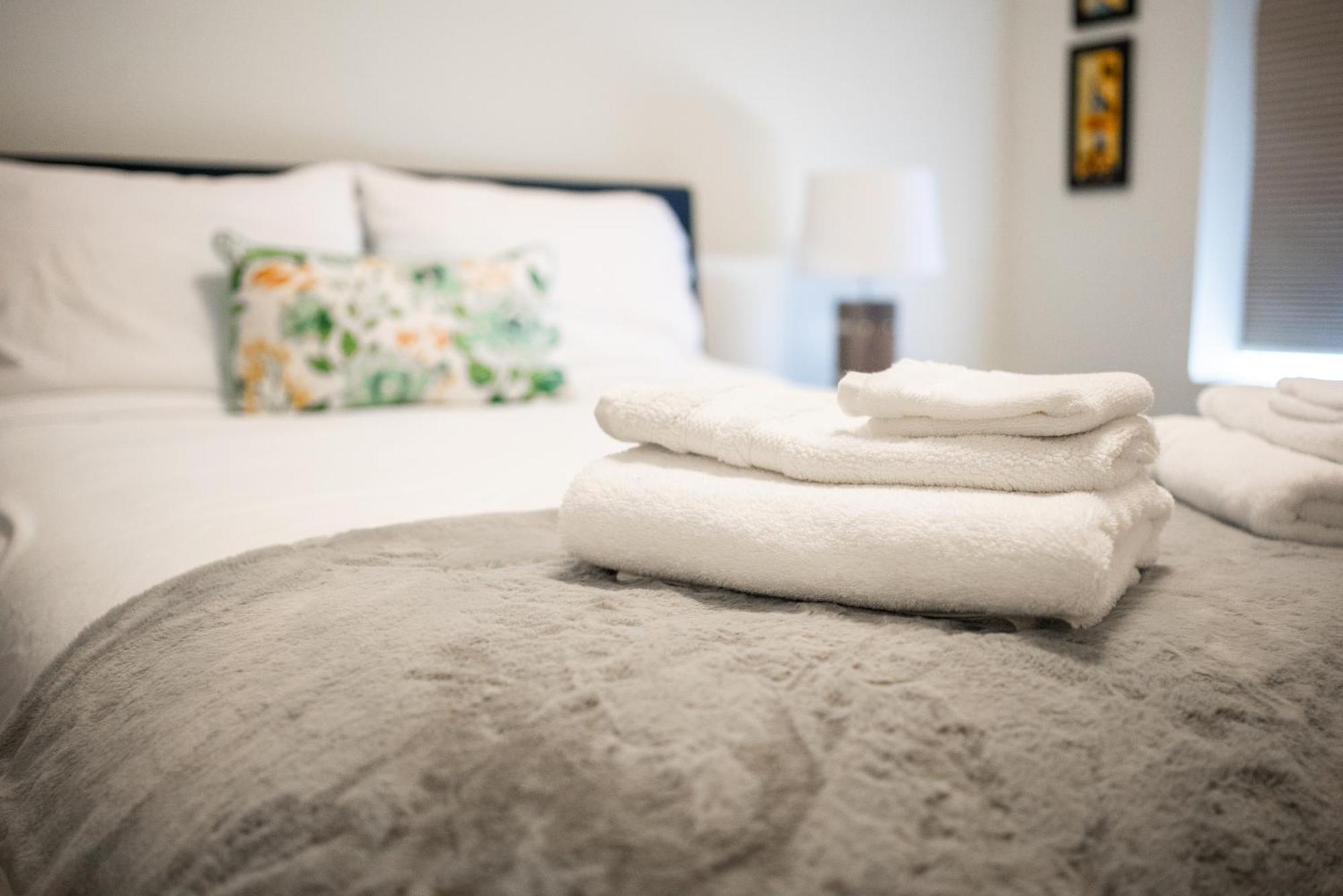 Spacious 3 Bedroom Apartment In Heart Of Niagara Thorold Exteriör bild