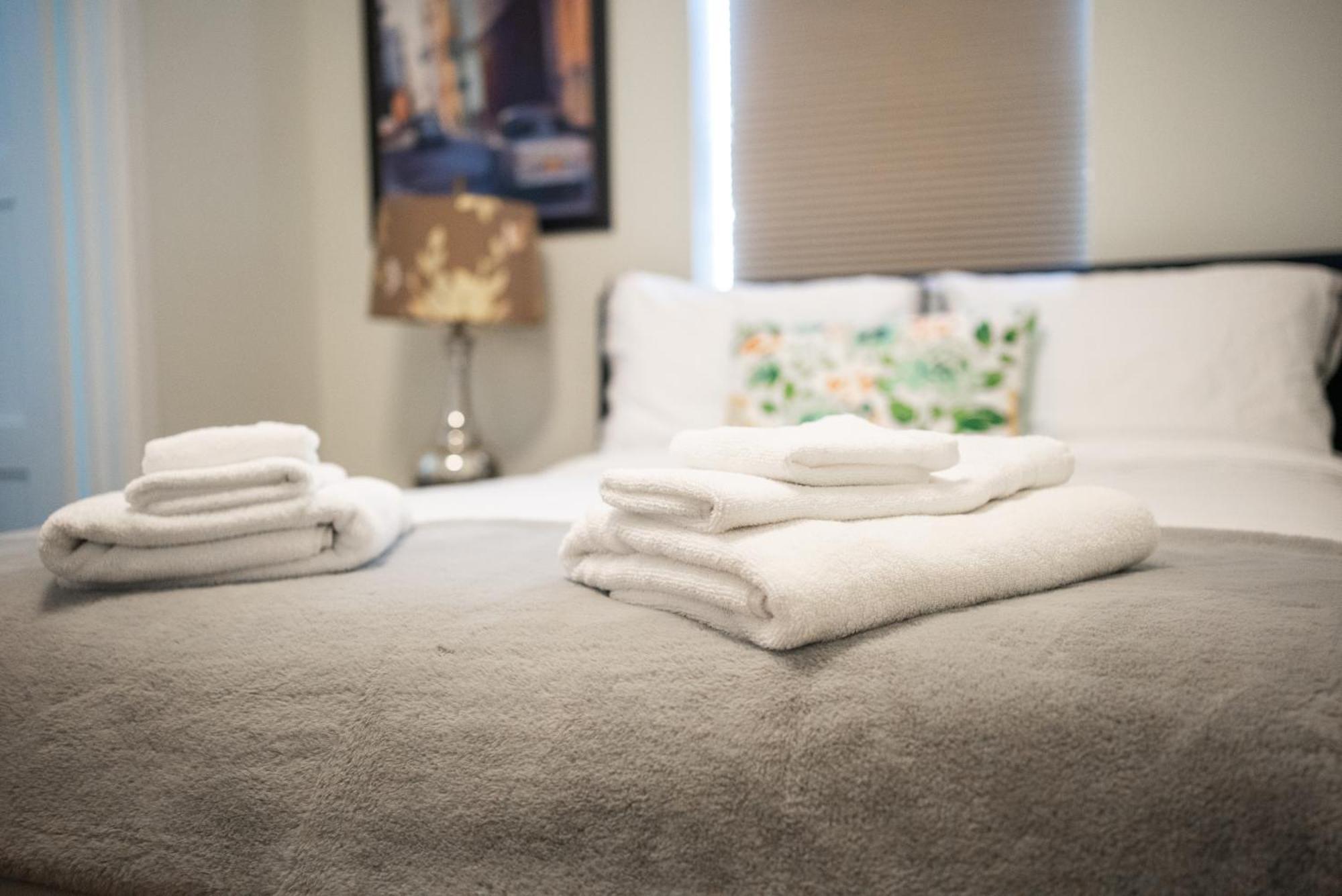 Spacious 3 Bedroom Apartment In Heart Of Niagara Thorold Exteriör bild