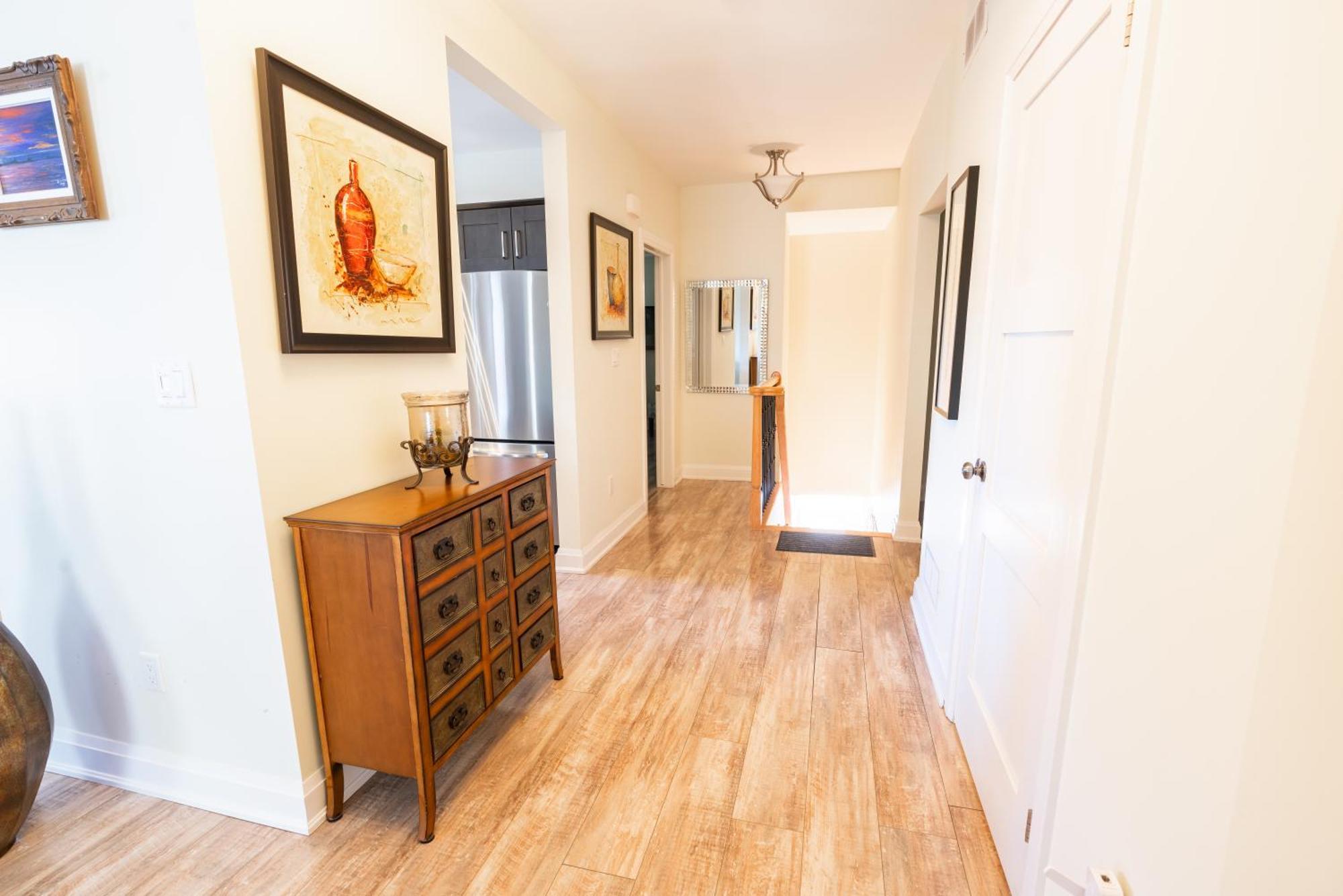 Spacious 3 Bedroom Apartment In Heart Of Niagara Thorold Exteriör bild
